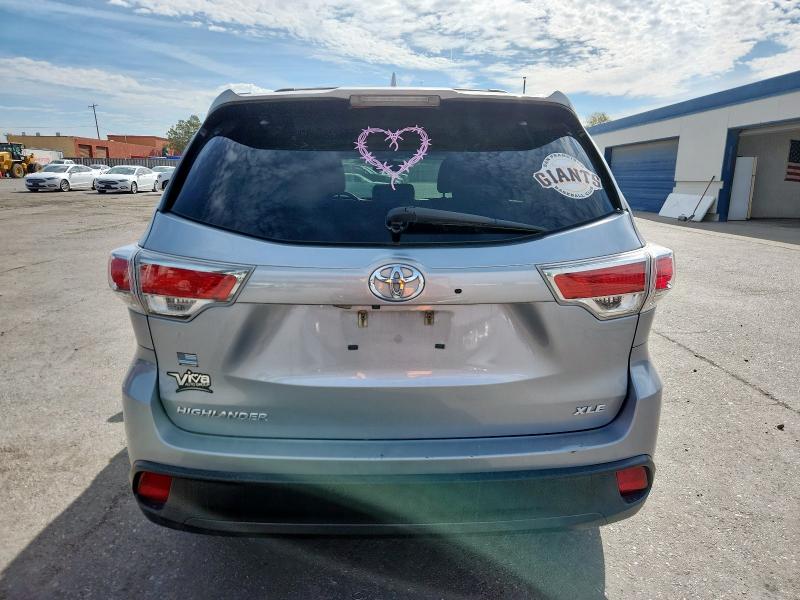 5TDKKRFH4GS503087 - 2016 TOYOTA HIGHLANDER XLE ვერცხლისფერი ფოტო 6