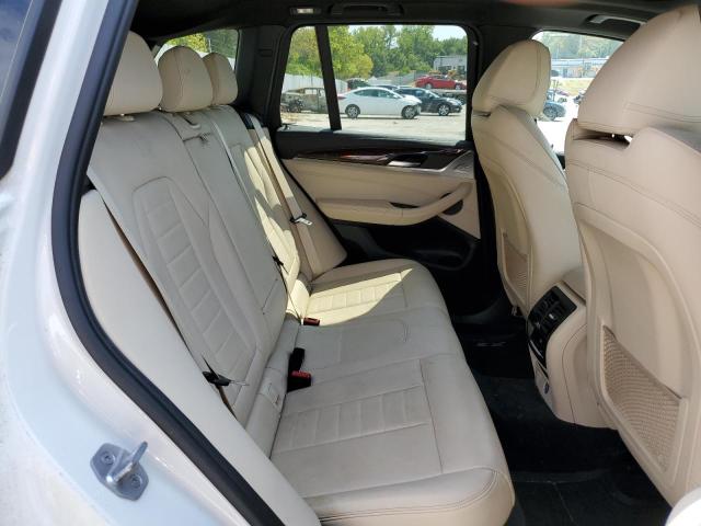 5UXTR9C56JLD58915 - 2018 BMW X3 XDRIVE30I WHITE photo 11
