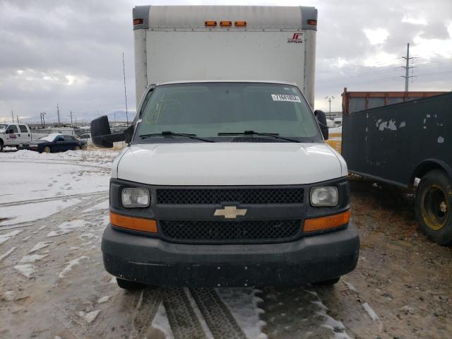 1GB3G3BG1B1136661 - 2011 CHEVROLET EXPRESS G3 WHITE photo 5