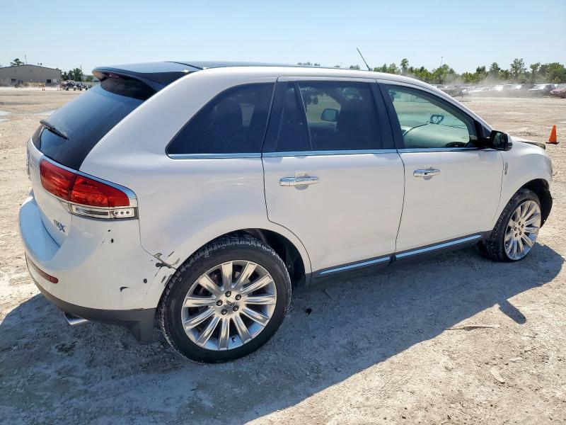 2LMDJ6JK1DBL15976 - 2013 LINCOLN MKX WHITE photo 3