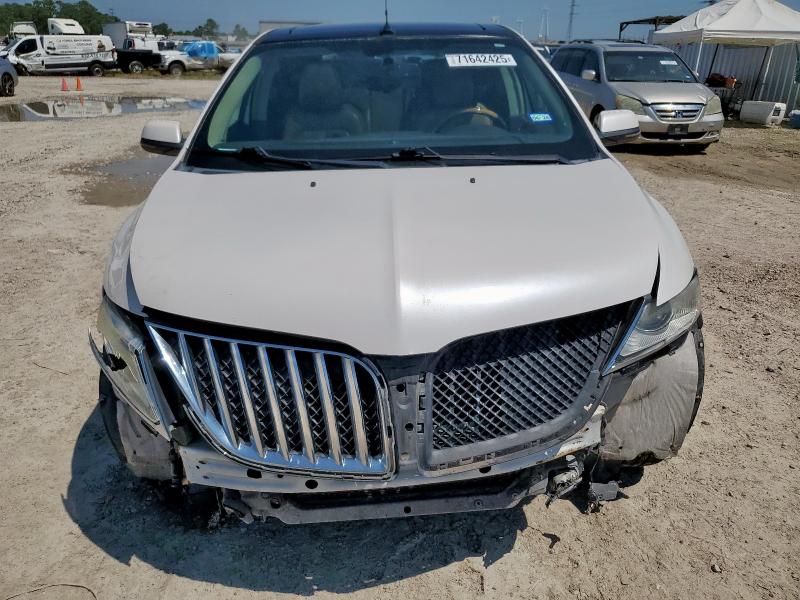 2LMDJ6JK1DBL15976 - 2013 LINCOLN MKX WHITE photo 5