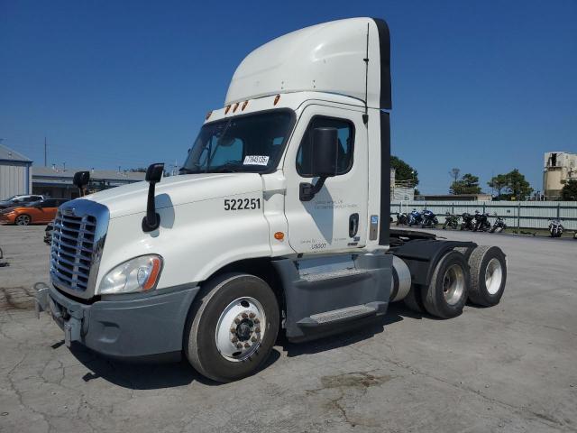3AKJGEDV0GSGV3102 - 2016 FREIGHTLINER CASCADIA 1 WHITE photo 2
