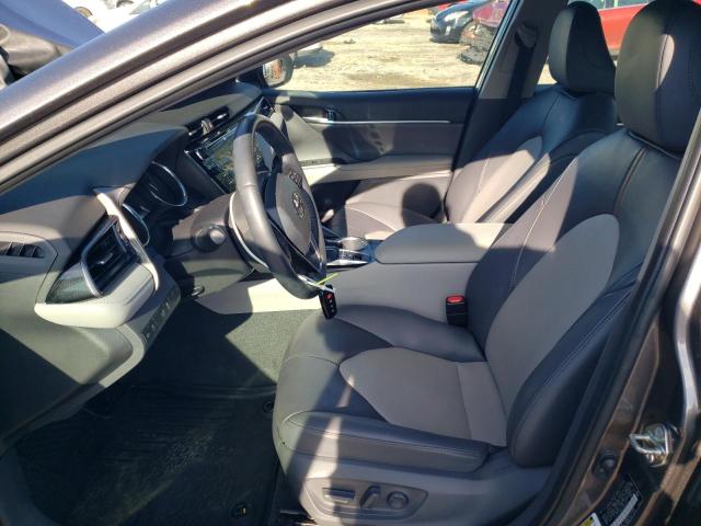 4T1F11AK4LU928464 - 2020 TOYOTA CAMRY XLE 灰色 照片 7