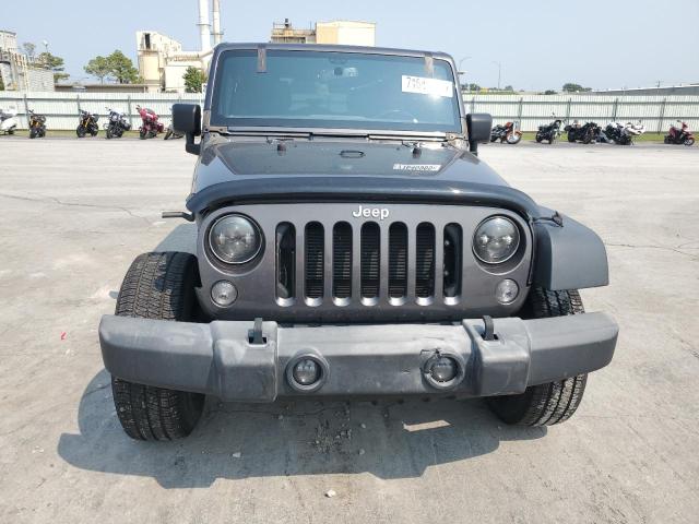 1C4BJWDG3JL907275 - 2018 JEEP WRANGLER U SPORT فحمي صورة 5