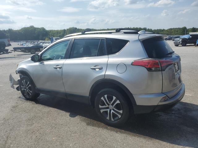 2T3ZFREV3HW312965 - 2017 TOYOTA RAV4 LE 银色 照片 2
