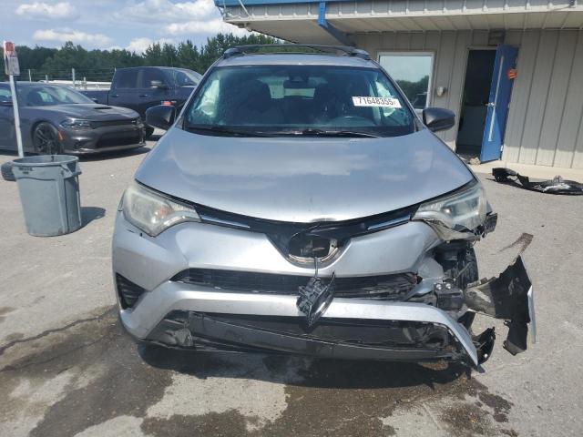 2T3ZFREV3HW312965 - 2017 TOYOTA RAV4 LE 银色 照片 5