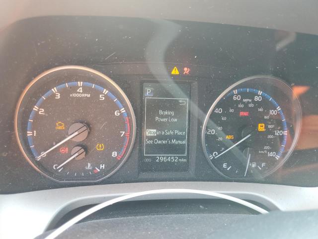 2T3ZFREV3HW312965 - 2017 TOYOTA RAV4 LE 银色 照片 9