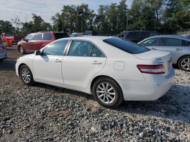 4T1BF3EK4BU706186 - 2011 TOYOTA CAMRY BASE WHITE photo 2