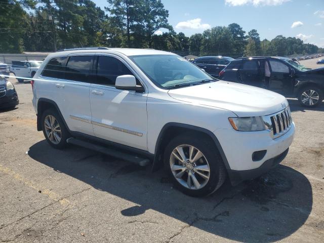 1C4RJEAG2DC582748 - 2013 JEEP GRAND CHER LAREDO WHITE photo 4