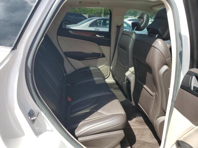 5LMCJ2C99HUL14436 - 2017 LINCOLN MKC SELECT WHITE photo 11