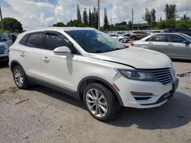 5LMCJ2C99HUL14436 - 2017 LINCOLN MKC SELECT WHITE photo 4