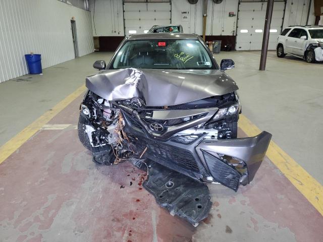 4T1G11BK6RU114098 - 2024 TOYOTA CAMRY SE NIGHT SHADE GRAY photo 5