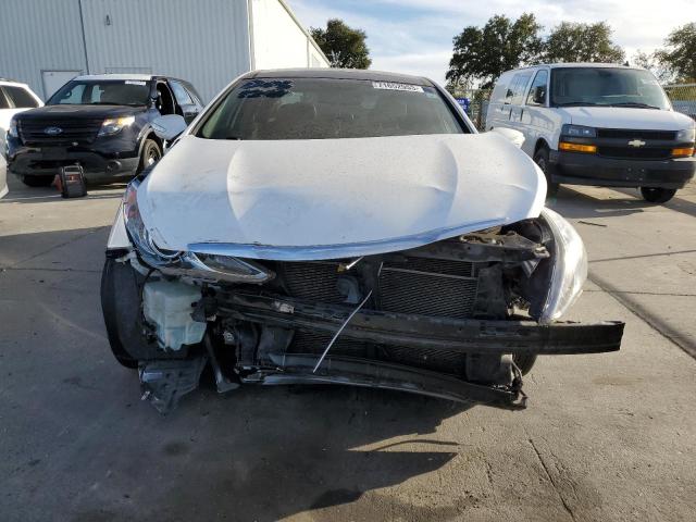 5NPEC4AC8DH687489 - 2013 HYUNDAI SONATA SE WHITE photo 5