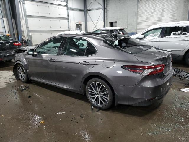 4T1F11BKXNU053358 - 2022 TOYOTA CAMRY XLE GRAY photo 2