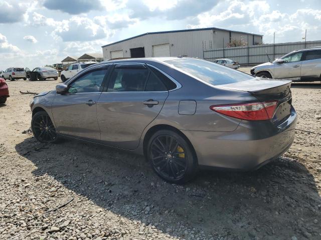 4T1BF1FK3HU795065 - 2017 TOYOTA CAMRY LE GRAY photo 2