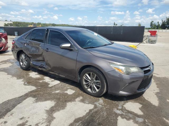 4T1BF1FK9HU691986 - 2017 TOYOTA CAMRY LE GRAY photo 4