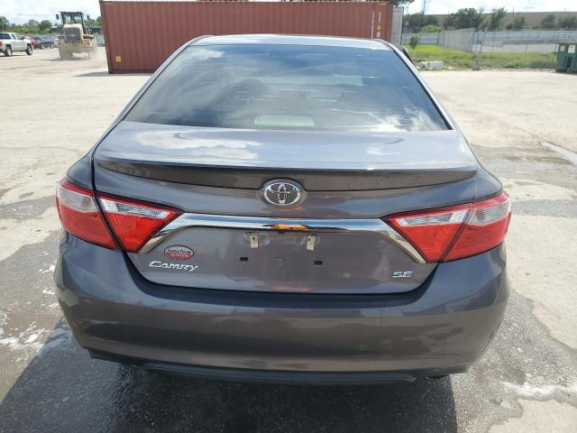 4T1BF1FK9HU691986 - 2017 TOYOTA CAMRY LE GRAY photo 6