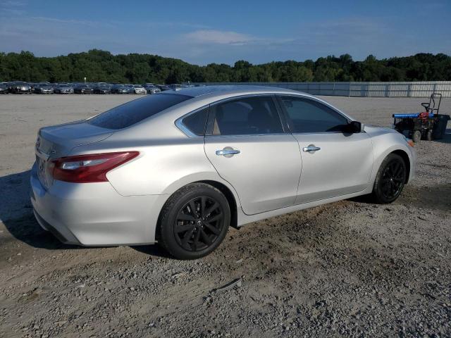 1N4AL3AP2JC177521 - 2018 NISSAN ALTIMA 2.5 فضي صورة 3
