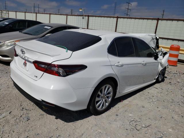 4T1C11AK7NU689143 - 2022 TOYOTA CAMRY LE WHITE photo 3