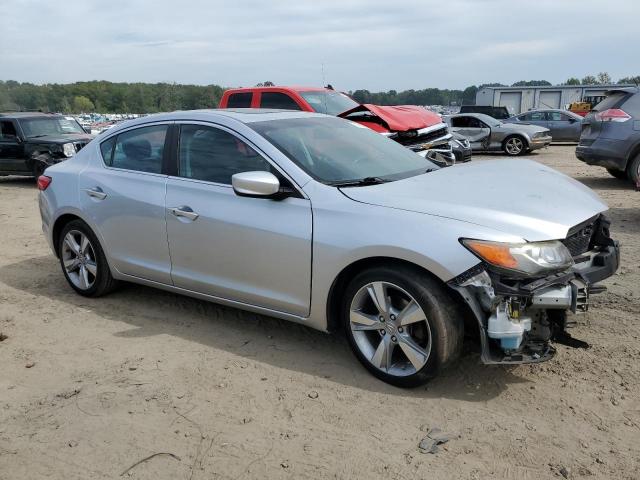 19VDE1F79DE003725 - 2013 ACURA ILX 20 TECH SILVER photo 4