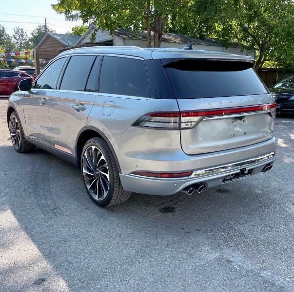 5LM5J7XC5NGL03570 - 2022 LINCOLN AVIATOR RESERVE ვერცხლისფერი ფოტო 3
