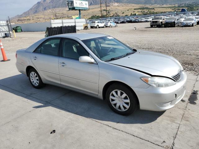 4T1BE32K25U505544 - 2005 TOYOTA CAMRY LE SILVER photo 4