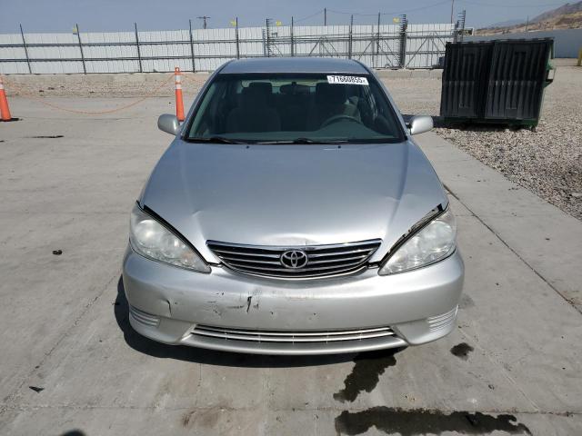 4T1BE32K25U505544 - 2005 TOYOTA CAMRY LE SILVER photo 5