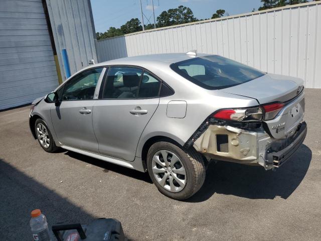 5YFEPMAE5NP339532 - 2022 TOYOTA COROLLA LE SILVER photo 2
