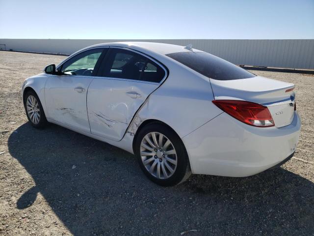 2G4GR5EKXC9122818 - 2012 BUICK REGAL WHITE photo 2