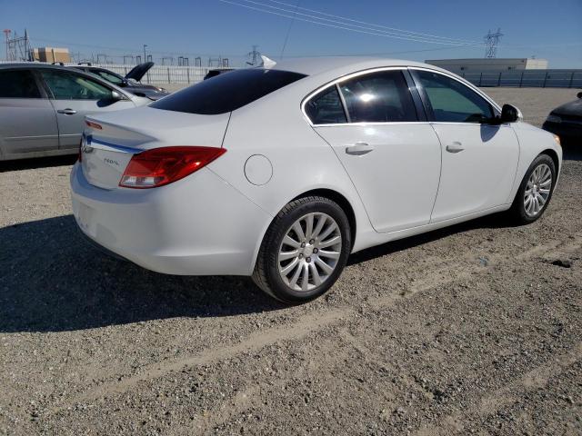 2G4GR5EKXC9122818 - 2012 BUICK REGAL WHITE photo 3