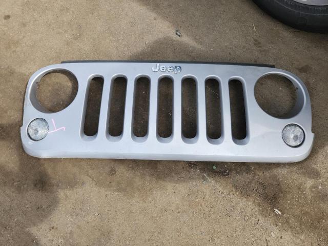 1C4HJWEG7FL531180 - 2015 JEEP WRANGLER U SAHARA ვერცხლისფერი ფოტო 13