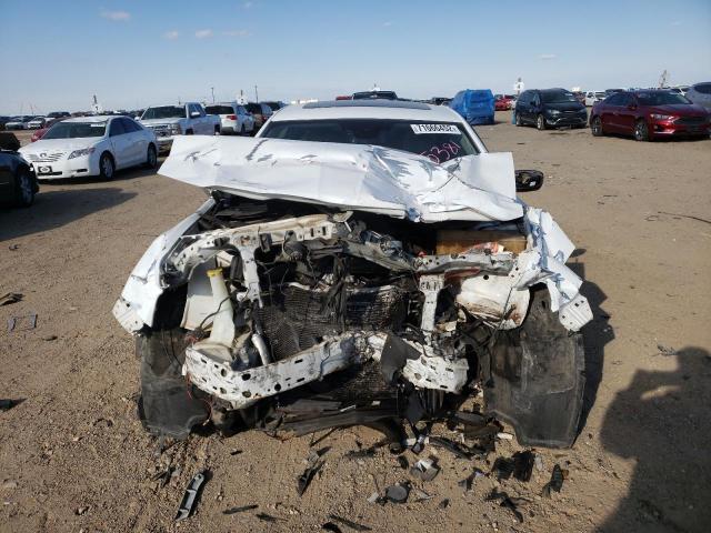 2C3CA6CT4BH585381 - 2011 CHRYSLER 300C WHITE photo 5