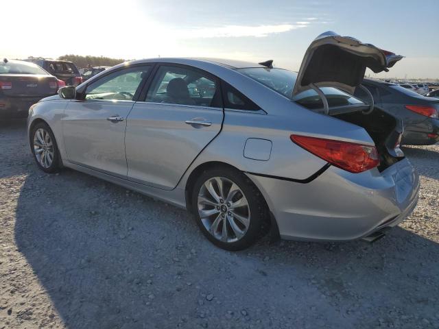 5NPEC4AB4CH381394 - 2012 HYUNDAI SONATA SE SILVER photo 2