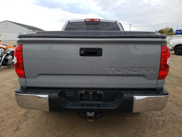 5TFUW5F10JX719643 - 2018 TOYOTA TUNDRA DOUBLE CAB SR/SR5 GRAY photo 6