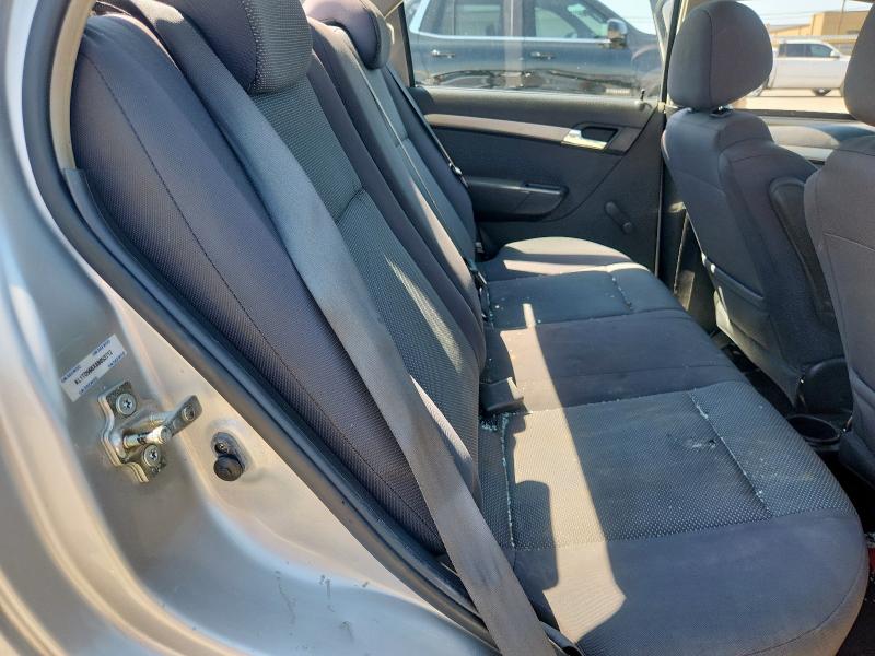 KL1TD566X8B053712 - 2008 CHEVROLET AVEO BASE Srebrny zdjęcie 10