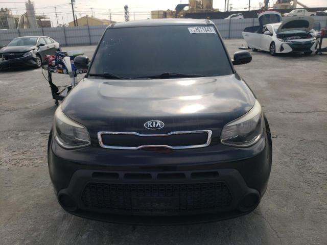 KNDJN2A23F7804956 - 2015 KIA SOUL BLACK photo 5