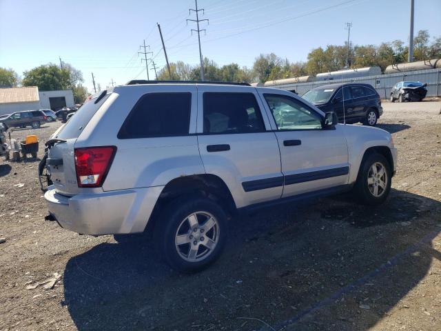 1J4GR48K25C627932 - 2005 JEEP GRAND CHER LAREDO SILVER photo 3