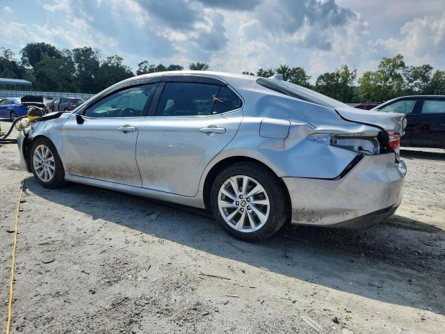 4T1C11AK2NU644109 - 2022 TOYOTA CAMRY LE SILVER photo 2