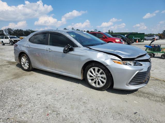 4T1C11AK2NU644109 - 2022 TOYOTA CAMRY LE SILVER photo 4