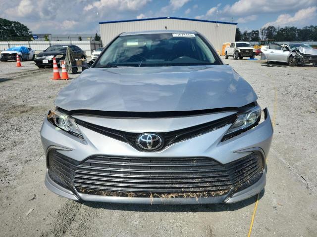 4T1C11AK2NU644109 - 2022 TOYOTA CAMRY LE SILVER photo 5