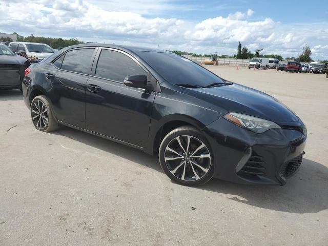 5YFBURHE2JP795576 - 2018 TOYOTA COROLLA L 黑色 照片 4