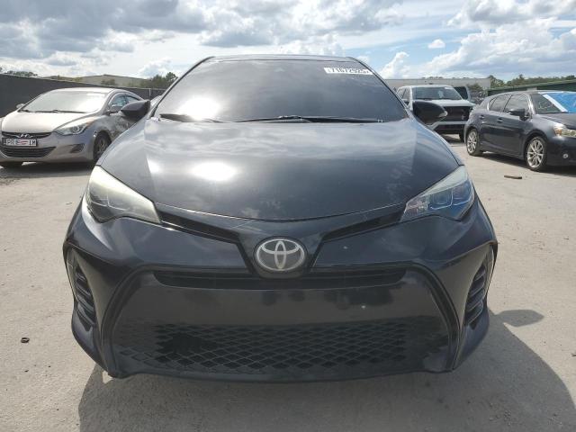 5YFBURHE2JP795576 - 2018 TOYOTA COROLLA L 黑色 照片 5