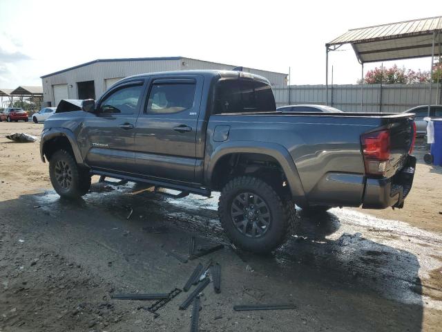 3TMCZ5AN0PM590248 - 2023 TOYOTA TACOMA DOUBLE CAB Grau Foto 2