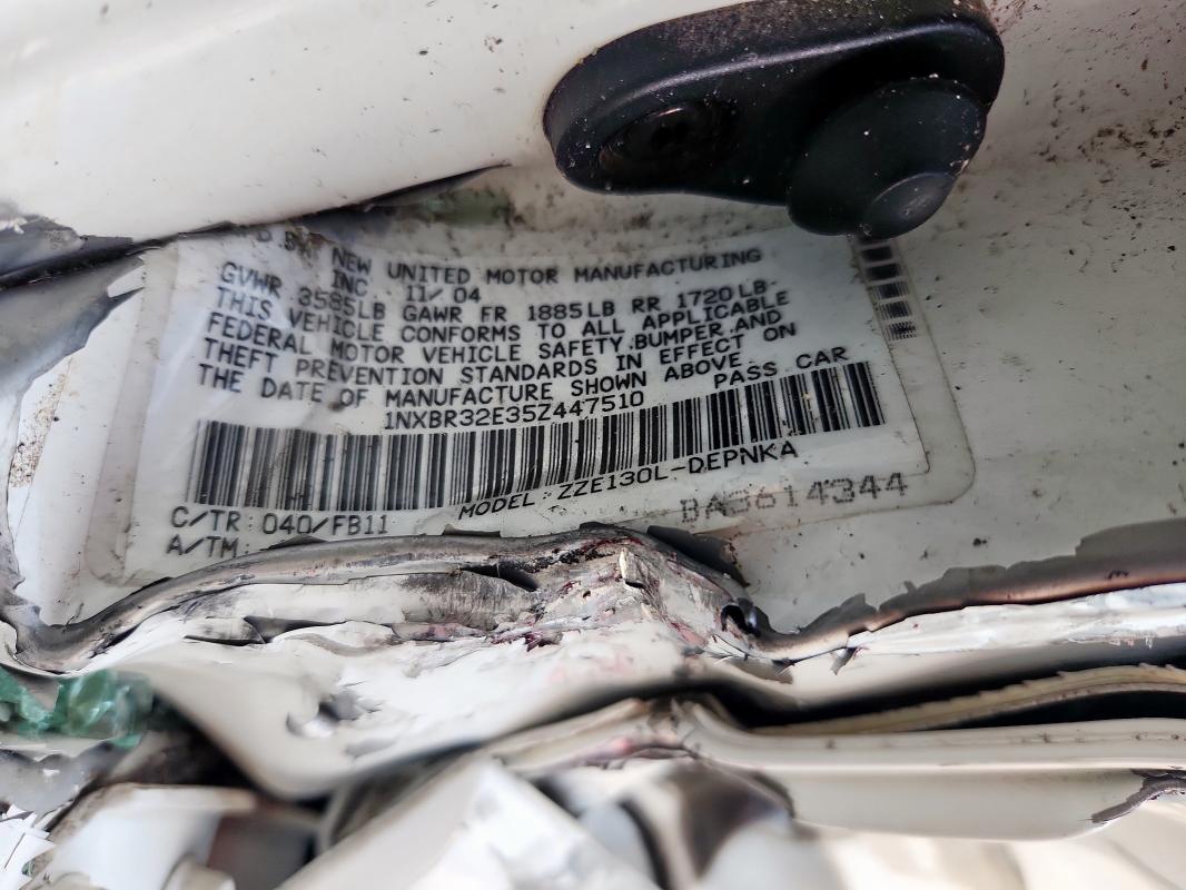 1NXBR32E35Z447510 - 2005 TOYOTA COROLLA CE WHITE photo 13