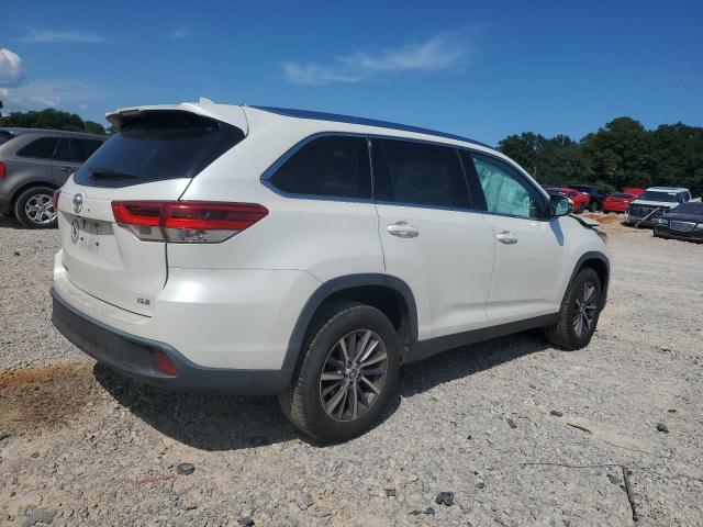 5TDKZRFH2KS562031 - 2019 TOYOTA HIGHLANDER SE WHITE photo 3