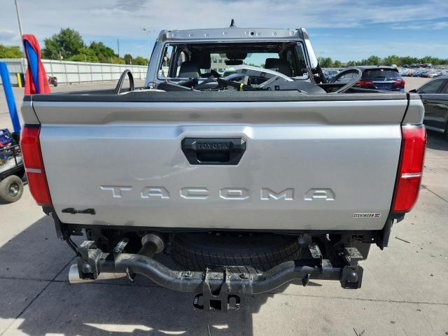 3TMLB5JN5RM078251 - 2024 TOYOTA TACOMA DOUBLE CAB Серебристый фото 6