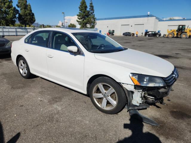 1VWBP7A38DC056419 - 2013 VOLKSWAGEN PASSAT SE თეთრი ფოტო 4