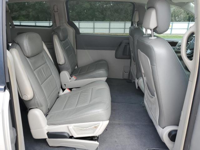 2A4RR5D1XAR397893 - 2010 CHRYSLER TOWN & COU TOURING SILVER photo 11