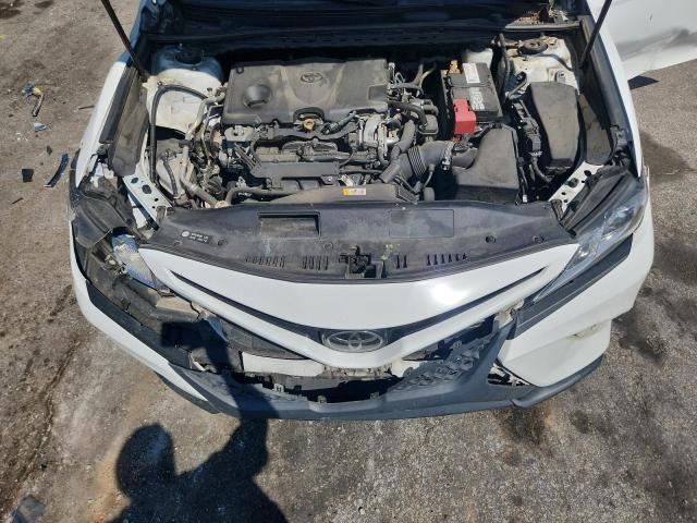 4T1B11HK9JU157923 - 2018 TOYOTA CAMRY L WHITE photo 11