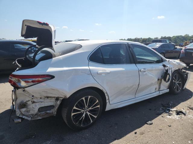 4T1B11HK9JU157923 - 2018 TOYOTA CAMRY L WHITE photo 3